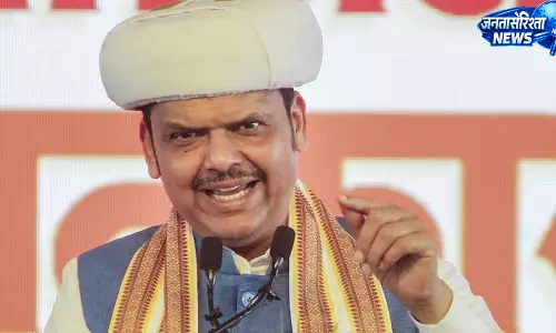 Fadnavis ने हिंदी और मराठी के बीच कल्चरल एकता पर ज़ोर दिया Fadnavis ने हिंदी और मराठी के बीच कल्चरल एकता पर ज़ोर दिया