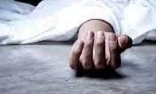 ठेका कर्मचारी की लाश बोर पंप के पास मिली ठेका कर्मचारी की लाश बोर पंप के पास मिली