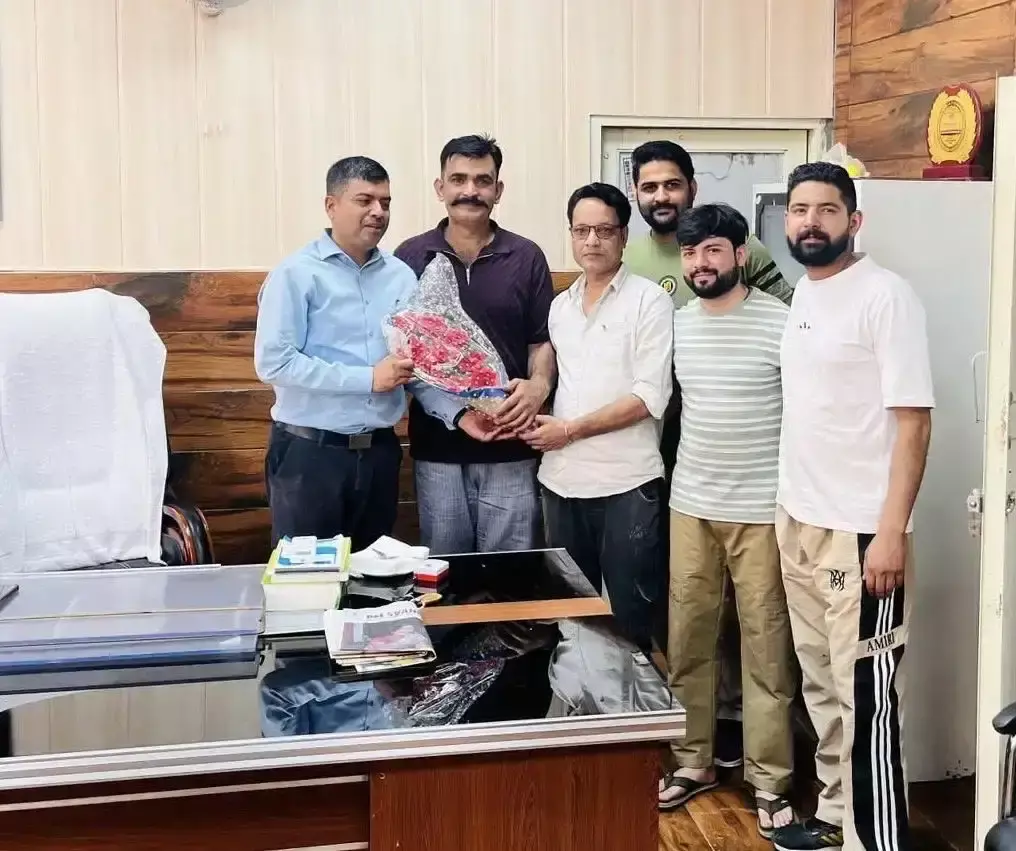 Billawar: विश्वजीत सिंह ने नया पदभार ग्रहण किया, अधिकारियों ने किया स्वागत Billawar: विश्वजीत सिंह ने नया पदभार ग्रहण किया, अधिकारियों ने किया स्वागत