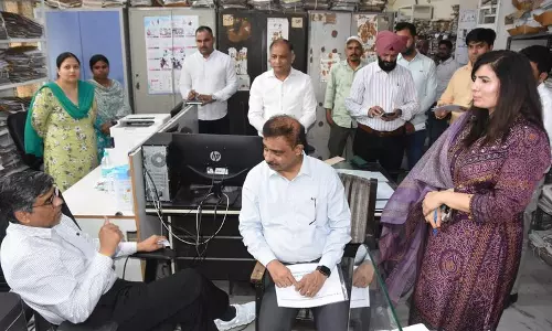 Chandigarh: शिक्षा विभाग में अचानक पहुंचे शिक्षामंत्री, व्यवस्थाओं का निरीक्षण Chandigarh: शिक्षा विभाग में अचानक पहुंचे शिक्षामंत्री, व्यवस्थाओं का निरीक्षण