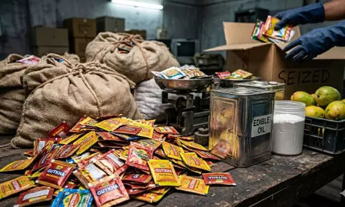 Mumbai: गुटखा विक्रेताओं पर छापा, 32 गिरफ्तार और 26 दुकानें सील Mumbai: गुटखा विक्रेताओं पर छापा, 32 गिरफ्तार और 26 दुकानें सील