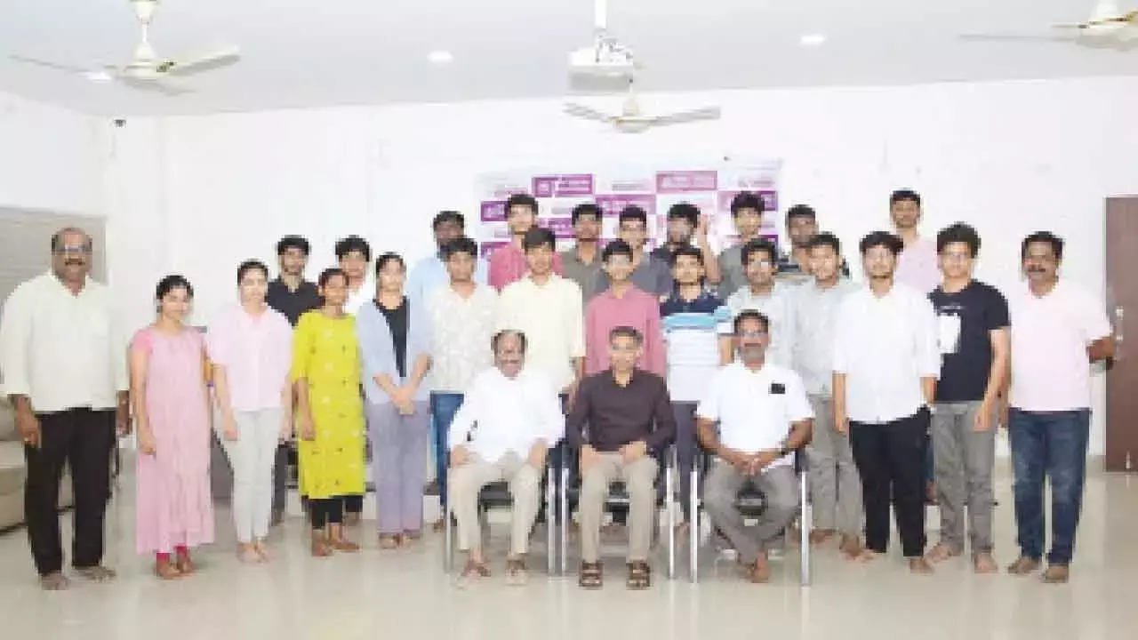 Telangana: न्यू विज़न के छात्रों ने JEE में अच्छी रैंक हासिल की