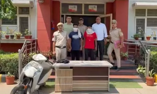 न्यू अशोक नगर पुलिस ने दो स्नैचरों को किया गिरफ्तार, तीन मोबाइल और स्कूटी बरामद न्यू अशोक नगर पुलिस ने दो स्नैचरों को किया गिरफ्तार, तीन मोबाइल और स्कूटी बरामद