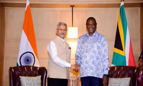 एस जयशंकर से मिले दक्षिण अफ्रीकी उप-राष्ट्रपति मशातिले, व्यापार और निवेश बढ़ाने पर जोर एस जयशंकर से मिले दक्षिण अफ्रीकी उप-राष्ट्रपति मशातिले, व्यापार और निवेश बढ़ाने पर जोर