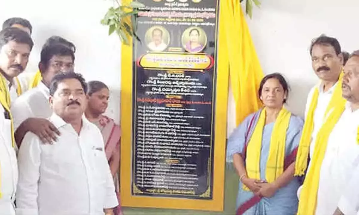 Andhra: विधायक सुनीता ने किसानों को खरीफ सीजन के लिए तैयार रहने का निर्देश दिया