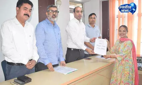 Palampur MC: नए चुने गए पार्षदों को चुनाव सर्टिफिकेट मिले