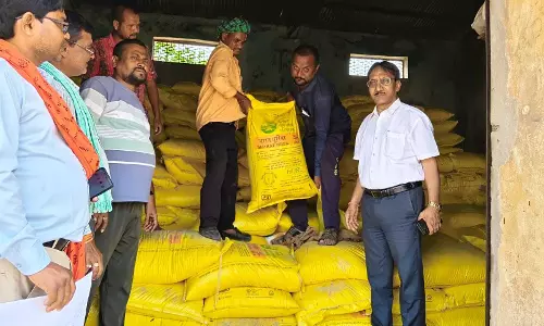 समितियों और निजी विक्रेताओं के पास खाद का पर्याप्त भंडार, किसानों को निर्बाध उपलब्धता सुनिश्चित समितियों और निजी विक्रेताओं के पास खाद का पर्याप्त भंडार, किसानों को निर्बाध उपलब्धता सुनिश्चित