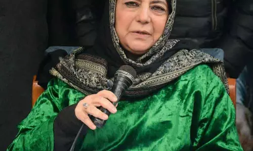 Srinagar महबूबा मुफ्ती ने केंद्र से राजनीतिक संवाद की अपील की Srinagar महबूबा मुफ्ती ने केंद्र से राजनीतिक संवाद की अपील की