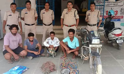 खेतों के ट्यूबवेल से तांबा वायर चोरी, तीन चोर और खरीददार गिरफ्तार