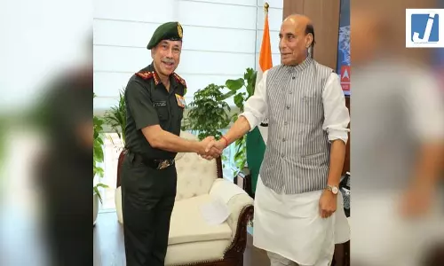 रक्षा मंत्री से मिले नए सीडीएस और नौसेना प्रमुख, सैन्य नेतृत्व के नए दौर की शुरुआत