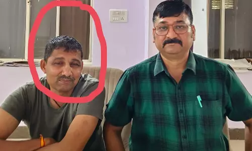 Jabalpur : रेवेन्यू इंस्पेक्टर 80,000 रुपये रिश्वत लेते रंगे हाथ गिरफ्तार Jabalpur : रेवेन्यू इंस्पेक्टर 80,000 रुपये रिश्वत लेते रंगे हाथ गिरफ्तार