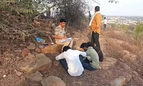 Gwalior : नाबालिग से दुष्कर्म और हत्या का मामला, तीन आरोपी गिरफ्तार Gwalior : नाबालिग से दुष्कर्म और हत्या का मामला, तीन आरोपी गिरफ्तार