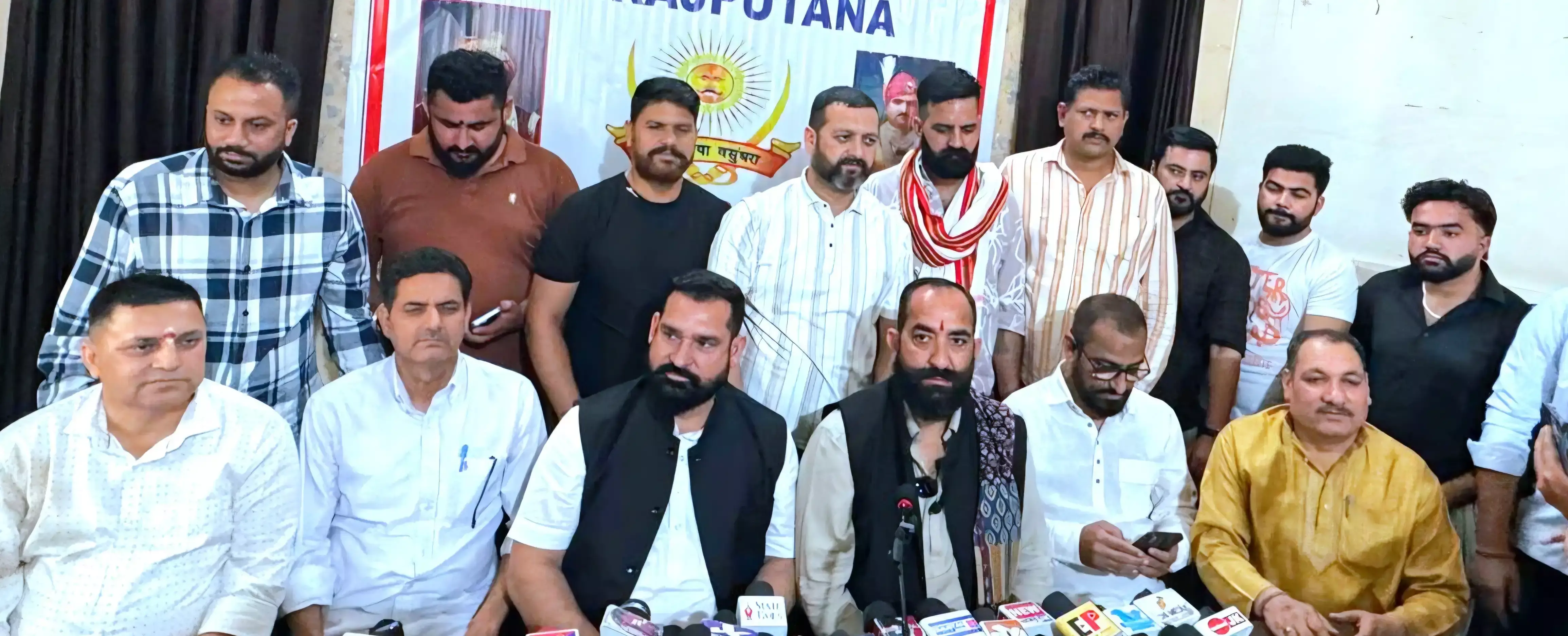 Jammu: उपभोक्ताओं पर अतिरिक्त बोझ का आरोप, युवा राजपूत सभा का विरोध Jammu: उपभोक्ताओं पर अतिरिक्त बोझ का आरोप, युवा राजपूत सभा का विरोध