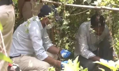 Patna में रेलवे ट्रैक के पास मिला इंसान का कटा हुआ सिर, पुलिस जांच जारी Patna में रेलवे ट्रैक के पास मिला इंसान का कटा हुआ सिर, पुलिस जांच जारी