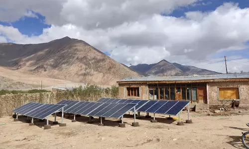 Leh: लद्दाख में 100 फीसदी सौर ऊर्जा आधारित सरकारी इमारतों का लक्ष्य Leh: लद्दाख में 100 फीसदी सौर ऊर्जा आधारित सरकारी इमारतों का लक्ष्य