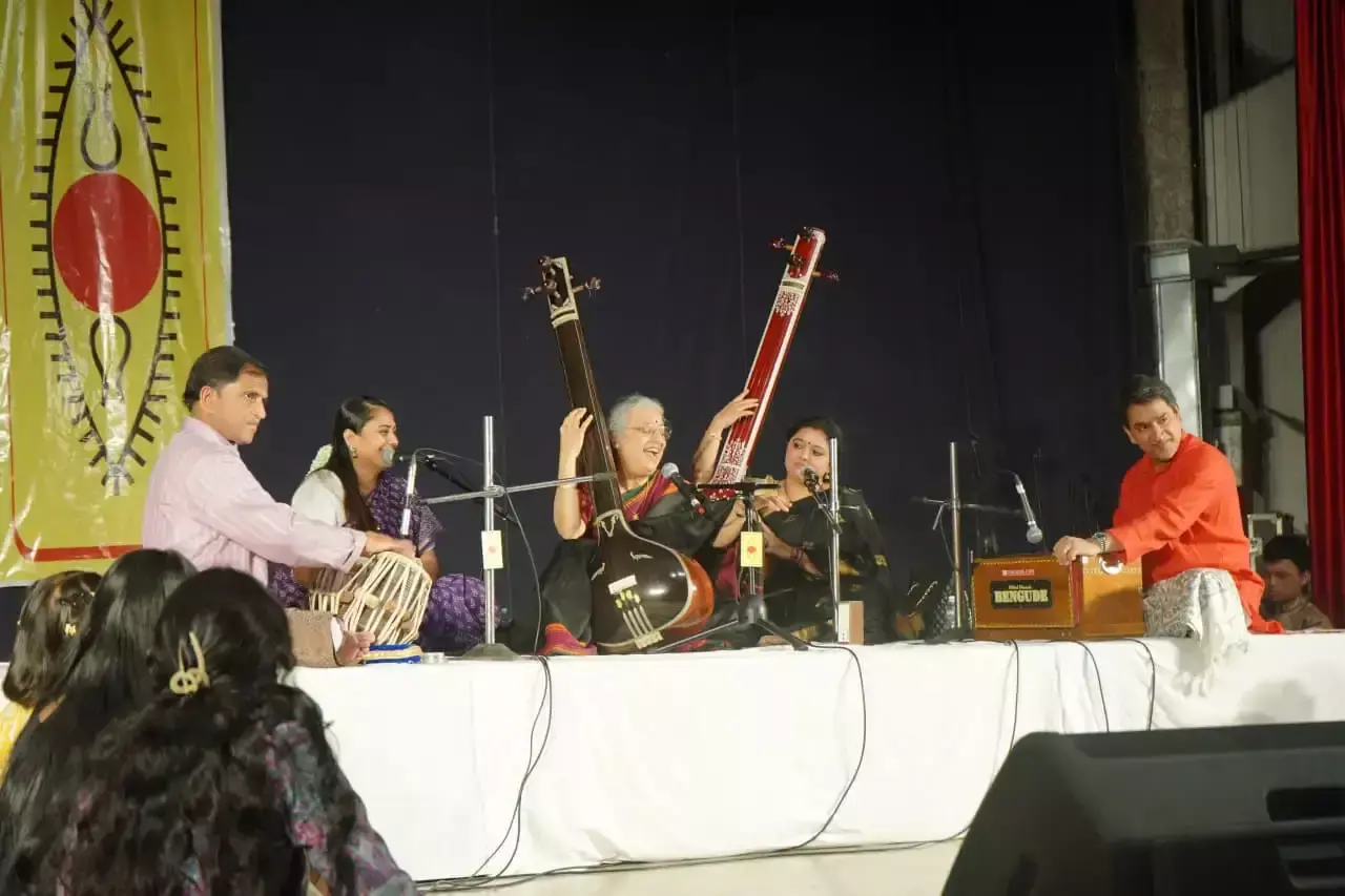 Kharagpur: आईआईटी खड़गपुर में स्पिक मैके सम्मेलन ने छोड़ी सांस्कृतिक छाप Kharagpur: आईआईटी खड़गपुर में स्पिक मैके सम्मेलन ने छोड़ी सांस्कृतिक छाप