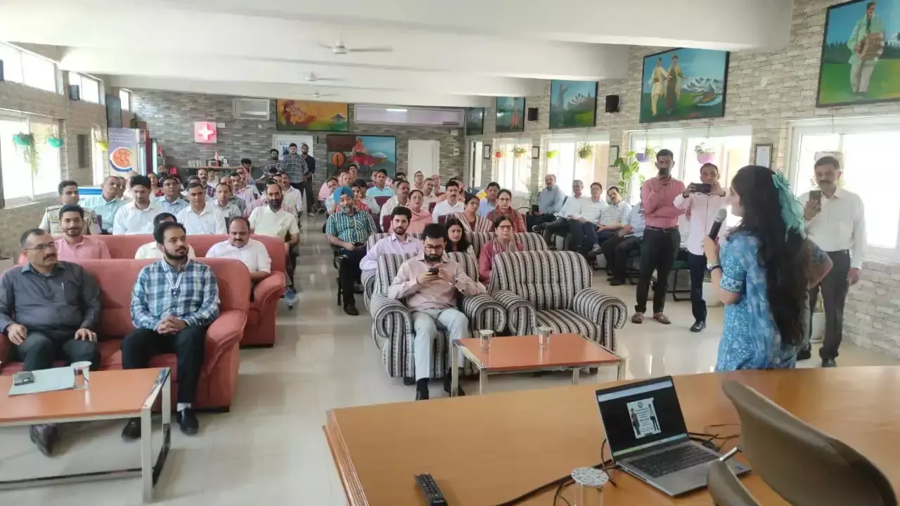 Hamirpur: प्रशासन ने लोगों से 15 जून तक डेटा भरने की अपील की