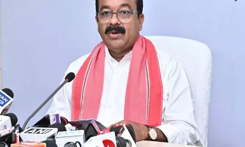 स्ट्रीट वेंडर्स को केवल ऋण ही नहीं, सुरक्षा और सम्मान से भरा जीवन भी मिले: अरुण साव स्ट्रीट वेंडर्स को केवल ऋण ही नहीं, सुरक्षा और सम्मान से भरा जीवन भी मिले: अरुण साव