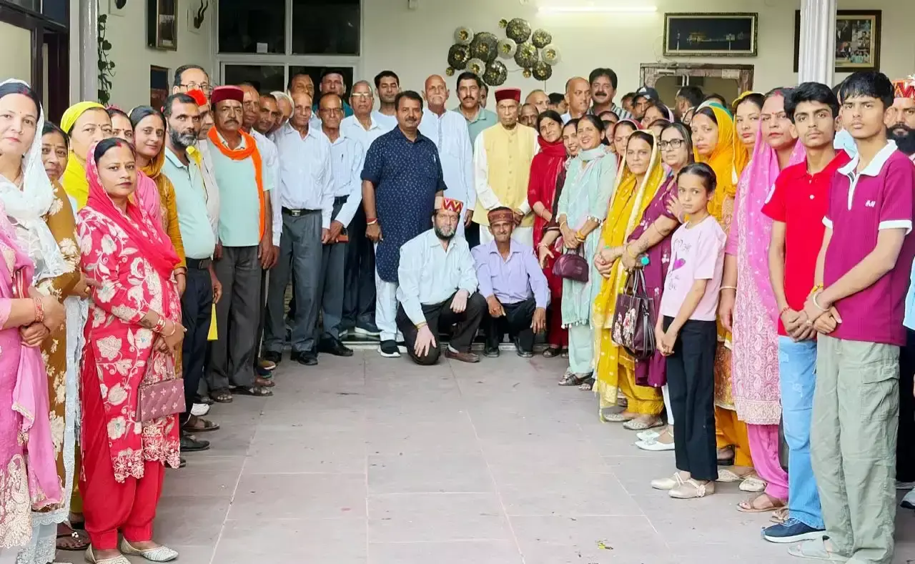 Hamirpur: विजयी उम्मीदवारों का समीरपुर में प्रो. प्रेम कुमार धूमल से मुलाकात का दौर जारी Hamirpur: विजयी उम्मीदवारों का समीरपुर में प्रो. प्रेम कुमार धूमल से मुलाकात का दौर जारी