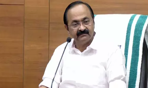 केरल में नशे के फैलाव को सबसे बड़ी चुनौती बताया, CM सतथीसन ने नेटवर्क खत्म करने का किया वादा केरल में नशे के फैलाव को सबसे बड़ी चुनौती बताया, CM सतथीसन ने नेटवर्क खत्म करने का किया वादा