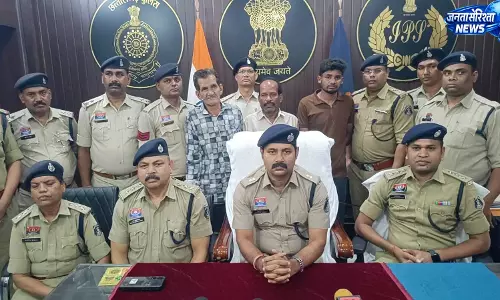 देवरीखुर्द लूटकांड का खुलासा, देशी कट्टा और जिंदा कारतूस सहित तीन आरोपी गिरफ्तार