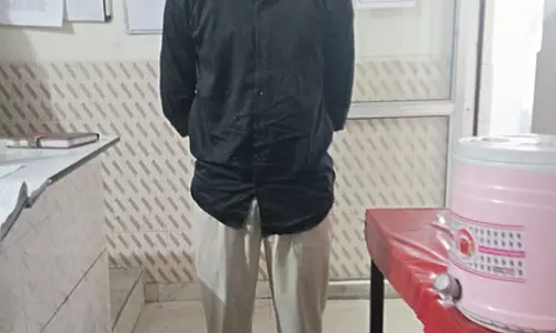 श्रमिक हिंसा मामले में एलएलबी छात्र गिरफ्तार, सोशल मीडिया के जरिए श्रमिकों को उकसाने का आरोप श्रमिक हिंसा मामले में एलएलबी छात्र गिरफ्तार, सोशल मीडिया के जरिए श्रमिकों को उकसाने का आरोप