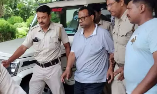 पश्चिम बंगाल : भ्रष्टाचार के आरोप में पूर्व तृणमूल विधायक देबप्रसाद बाग गिरफ्तार पश्चिम बंगाल : भ्रष्टाचार के आरोप में पूर्व तृणमूल विधायक देबप्रसाद बाग गिरफ्तार