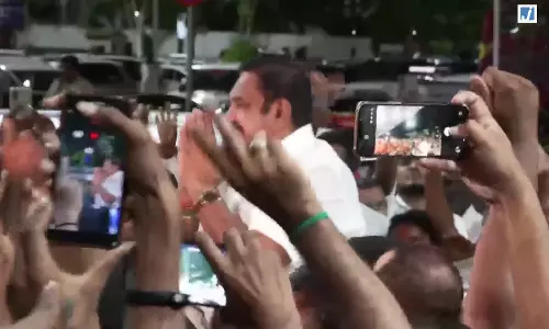 AIADMK महासचिव एडप्पादी के. पलानीस्वामी कोयंबटूर से चेन्नई के लिए रवाना AIADMK महासचिव एडप्पादी के. पलानीस्वामी कोयंबटूर से चेन्नई के लिए रवाना