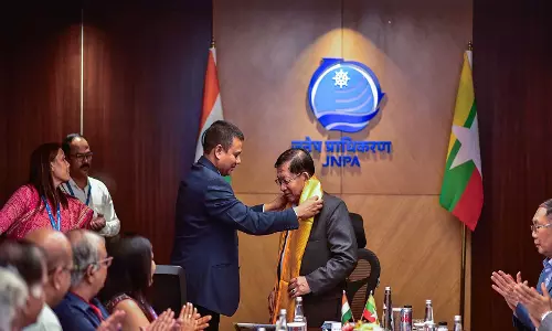 म्यांमार के राष्ट्रपति मुंबई पहुंचने के बाद JNPA पहुंचे म्यांमार के राष्ट्रपति मुंबई पहुंचने के बाद JNPA पहुंचे
