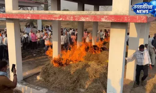 भिलाई में एक परिवार के 4 सदस्यों की एक साथ जली चिताएं भिलाई में एक परिवार के 4 सदस्यों की एक साथ जली चिताएं