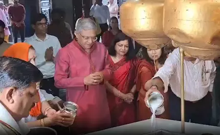 पांच राज्यों में सफल चुनाव के बाद आगरा पहुंचे मुख्य चुनाव आयुक्त, कैलाश महादेव मंदिर में की पूजा-अर्चना पांच राज्यों में सफल चुनाव के बाद आगरा पहुंचे मुख्य चुनाव आयुक्त, कैलाश महादेव मंदिर में की पूजा-अर्चना