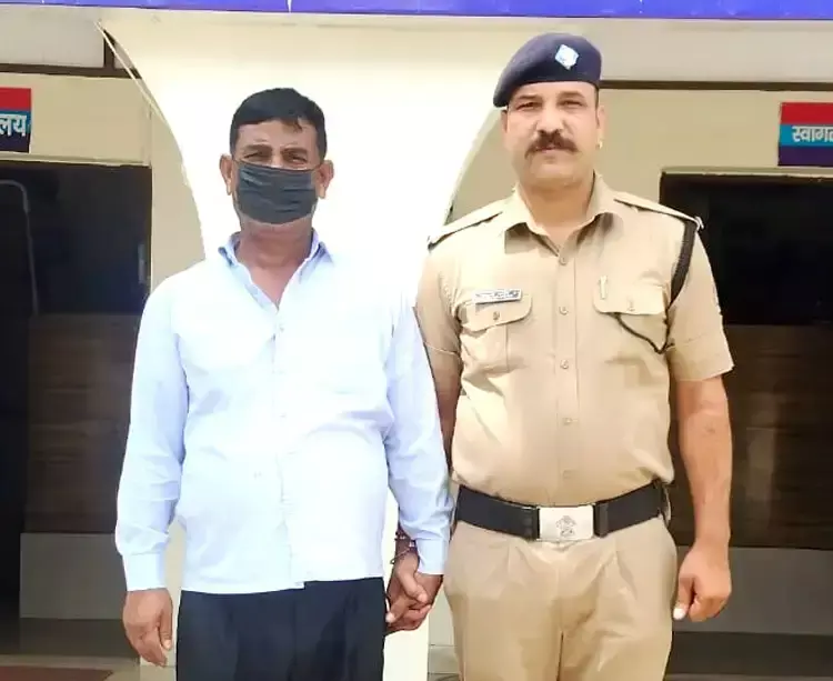 Haridwar: जमीन घोटाले में पुलिस की बड़ी कार्रवाई, एक और आरोपी दबोचा Haridwar: जमीन घोटाले में पुलिस की बड़ी कार्रवाई, एक और आरोपी दबोचा