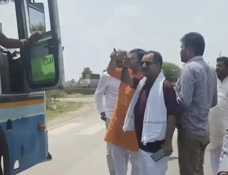 Palwal: पलवल में यात्रियों की परेशानी पर खेल मंत्री ने लिया संज्ञान Palwal: पलवल में यात्रियों की परेशानी पर खेल मंत्री ने लिया संज्ञान