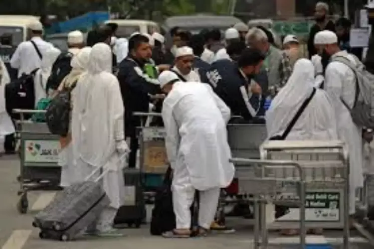 Srinagar: हज यात्रियों के सामान के परिवहन मुद्दे पर केंद्र को भेजा पत्र Srinagar: हज यात्रियों के सामान के परिवहन मुद्दे पर केंद्र को भेजा पत्र