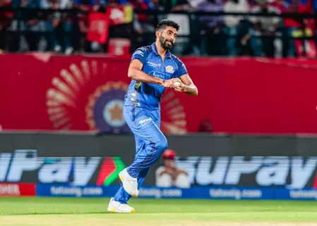 आईपीएल 2026 : सिर्फ 4 विकेट, 102 का गेंदबाजी औसत, बुमराह के लिए किसी बुरे सपने की तरह रहा ये सीजन आईपीएल 2026 : सिर्फ 4 विकेट, 102 का गेंदबाजी औसत, बुमराह के लिए किसी बुरे सपने की तरह रहा ये सीजन