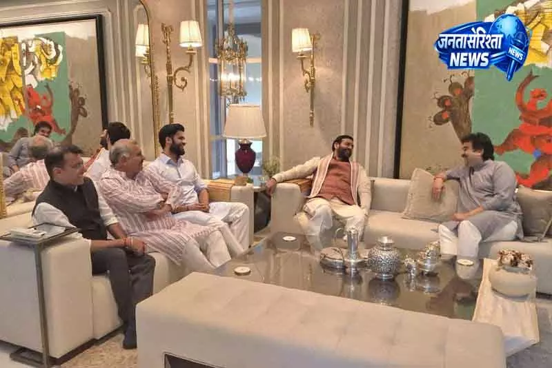 हरियाणा CM भजनलाल की दिल्ली में बिश्नोई परिवार से मुलाकात की हरियाणा CM भजनलाल की दिल्ली में बिश्नोई परिवार से मुलाकात की