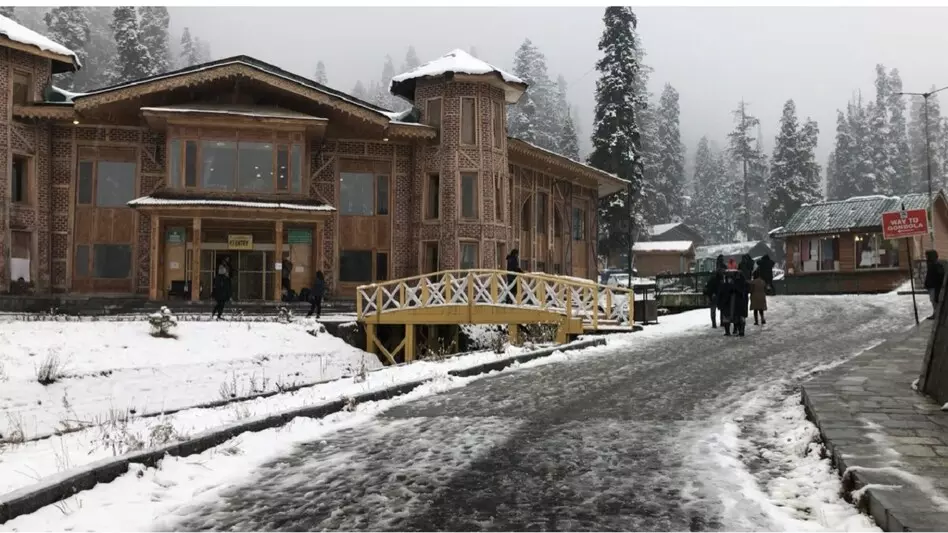 Srinagar: जम्मू-कश्मीर में नए पश्चिमी विक्षोभ का असर, बारिश के संकेत Srinagar: जम्मू-कश्मीर में नए पश्चिमी विक्षोभ का असर, बारिश के संकेत
