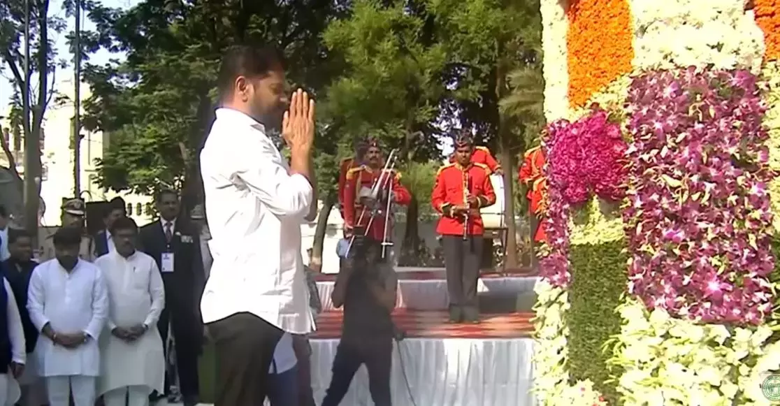 भावुक अवसर: रेवंत ने तेलंगाना राज्य दिवस पर लोगों को बधाई दी भावुक अवसर: रेवंत ने तेलंगाना राज्य दिवस पर लोगों को बधाई दी