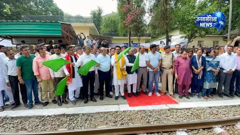 Kangra घाटी रेलवे सेवाएं 4 साल के अंतराल के बाद फिर से शुरू हुईं Kangra घाटी रेलवे सेवाएं 4 साल के अंतराल के बाद फिर से शुरू हुईं