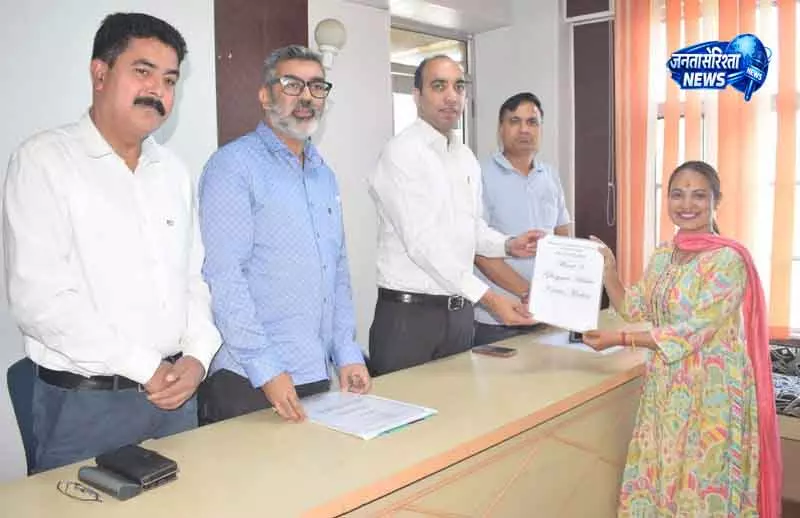 Palampur MC: नए चुने गए पार्षदों को चुनाव सर्टिफिकेट मिले Palampur MC: नए चुने गए पार्षदों को चुनाव सर्टिफिकेट मिले