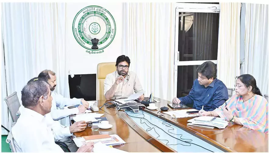 Andhra: पवन ने संस्थाओं से उचित कर की मांग की Andhra: पवन ने संस्थाओं से उचित कर की मांग की