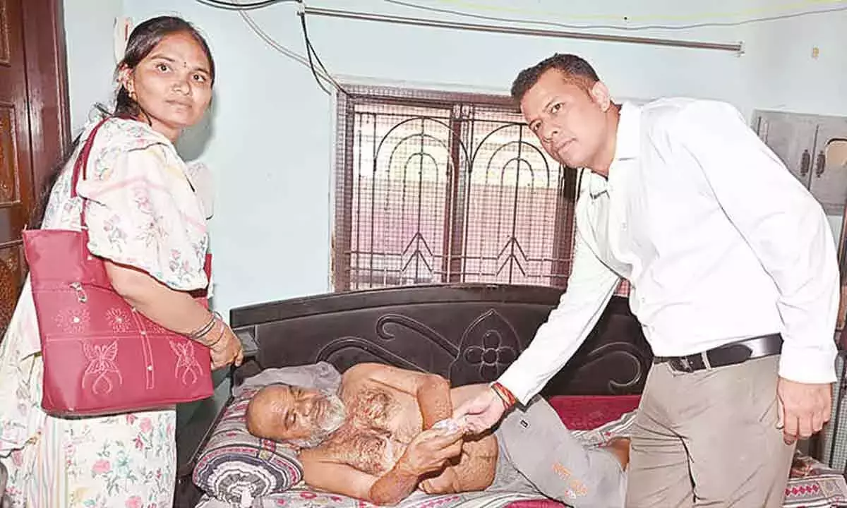 Nellore जिले में 128.3 करोड़ रुपये की पेंशन वितरित की गई: अनम Nellore जिले में 128.3 करोड़ रुपये की पेंशन वितरित की गई: अनम