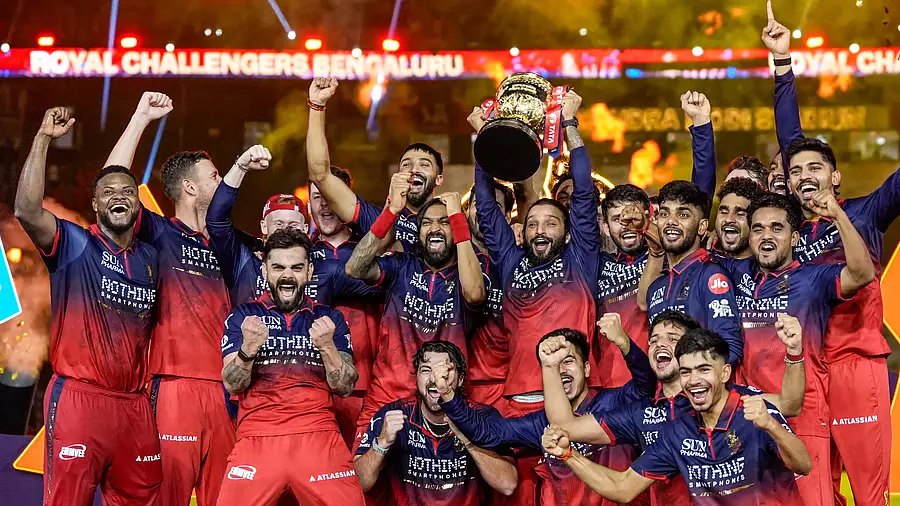 RCB ने लगातार दूसरी बार IPL 2026 में किया विजयी अभियान RCB ने लगातार दूसरी बार IPL 2026 में किया विजयी अभियान