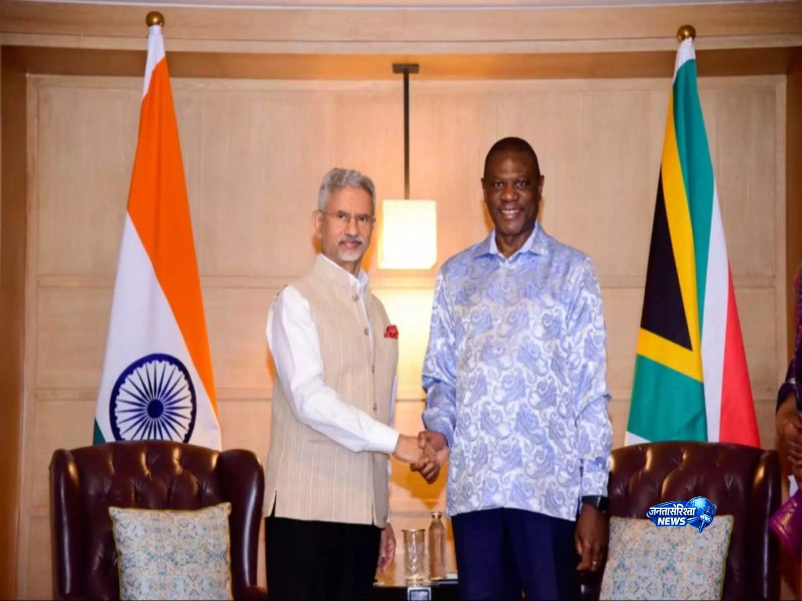 Jaishankar ने दक्षिण अफ्रीका के उप-राष्ट्रपति माशातिले से मुलाकात की, विभिन्न क्षेत्रों में अवसरों पर चर्चा की Jaishankar ने दक्षिण अफ्रीका के उप-राष्ट्रपति माशातिले से मुलाकात की, विभिन्न क्षेत्रों में अवसरों पर चर्चा की