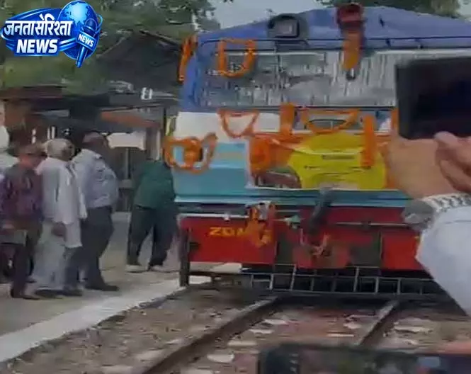 लंबे इंतजार के बाद बहाल हुई पठानकोट-जोगिंद्रनगर रेल सेवा लंबे इंतजार के बाद बहाल हुई पठानकोट-जोगिंद्रनगर रेल सेवा