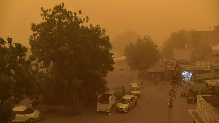 Barmer ; धूल भरी आंधी और बारिश से दो बच्चों की मौत, कई घायल Barmer ; धूल भरी आंधी और बारिश से दो बच्चों की मौत, कई घायल