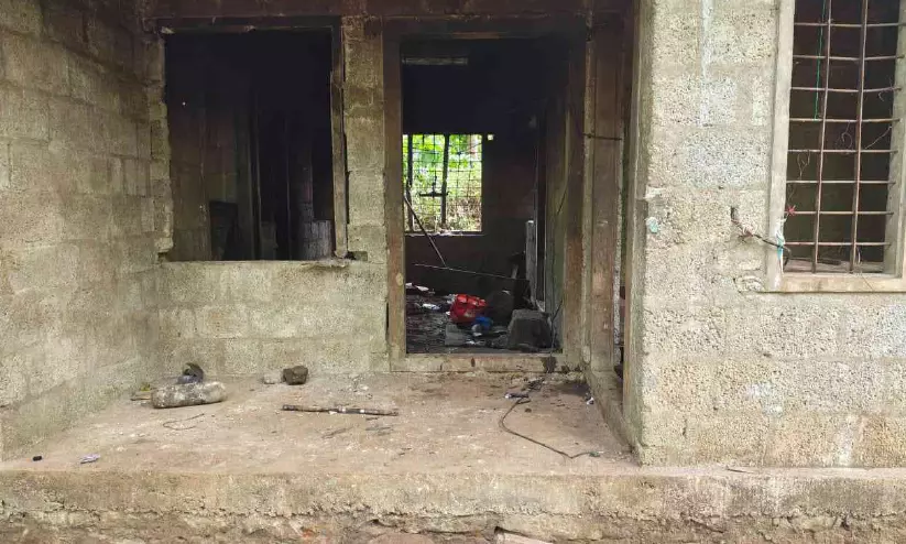Kerala : ममलकंदम में जंगली हाथियों के झुंड ने घर को चौथी बार किया तबाह Kerala : ममलकंदम में जंगली हाथियों के झुंड ने घर को चौथी बार किया तबाह