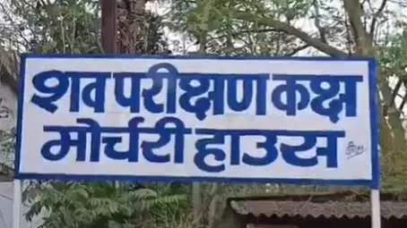 बच्चे को मोबाइल बैटरी खेलने के लिए न दें, यहां हुई घटना में एक की मौत बच्चे को मोबाइल बैटरी खेलने के लिए न दें, यहां हुई घटना में एक की मौत