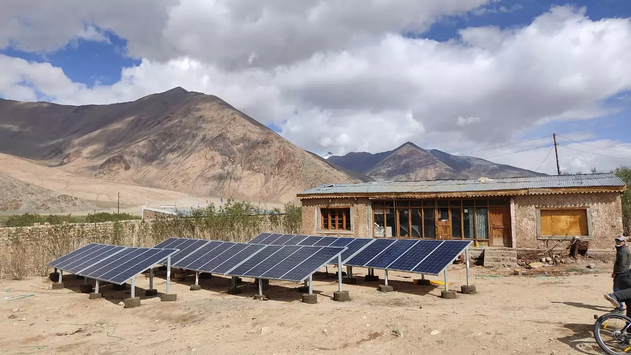 Leh: लद्दाख में 100 फीसदी सौर ऊर्जा आधारित सरकारी इमारतों का लक्ष्य Leh: लद्दाख में 100 फीसदी सौर ऊर्जा आधारित सरकारी इमारतों का लक्ष्य