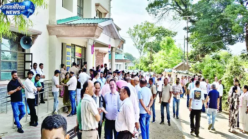 कांगड़ा जिला परिषद मेंं लहराया भगवा कांगड़ा जिला परिषद मेंं लहराया भगवा